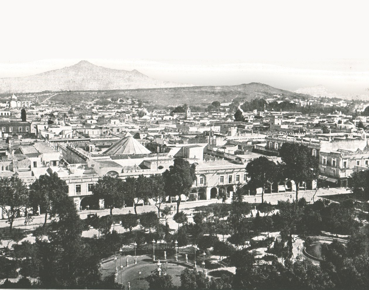 Utsikt fra katedralen, Puebla, Mexico, 1895. av Unbekannt
