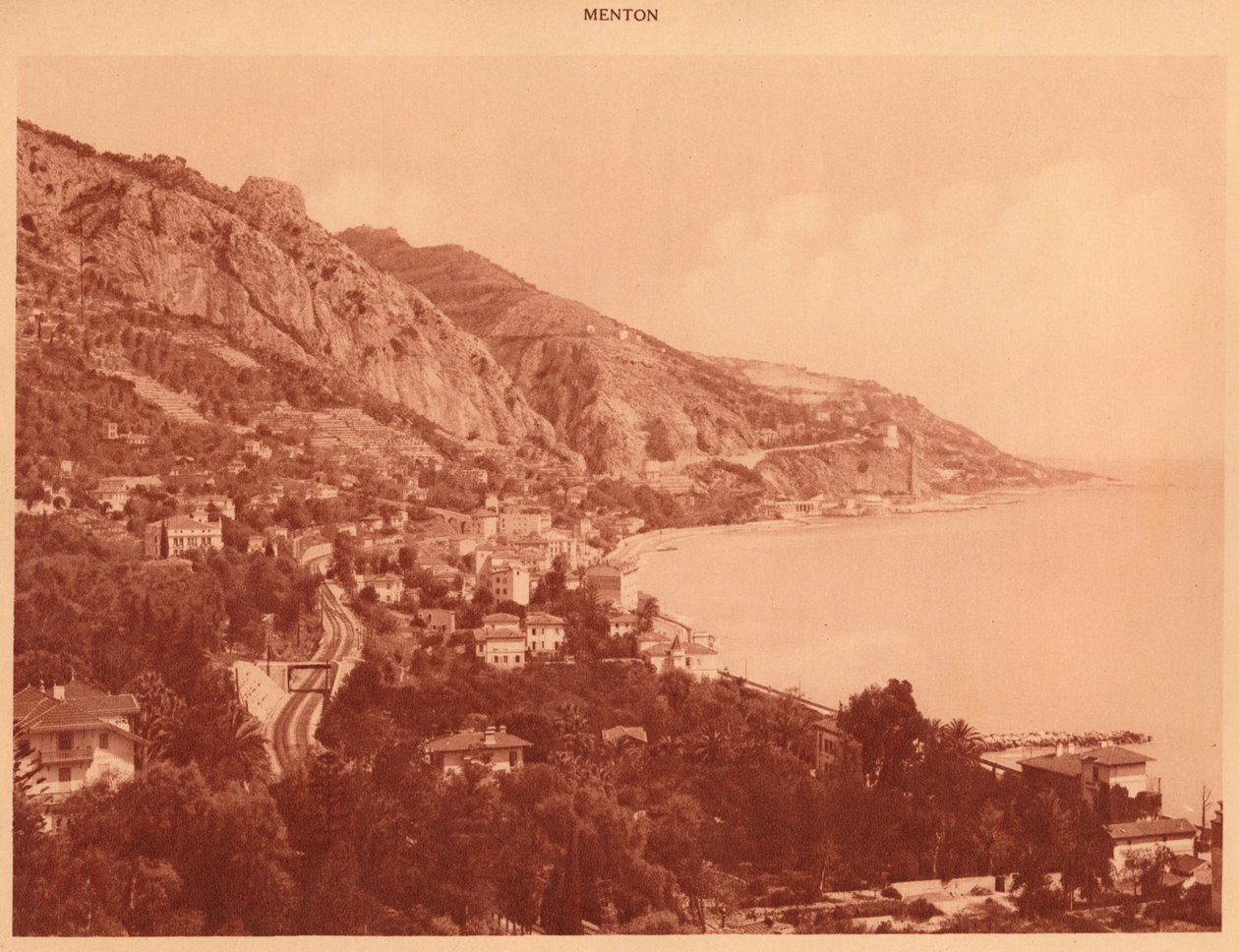 Utsikt over Garavan og den italienske grensen, Menton, 1930. av Unbekannt