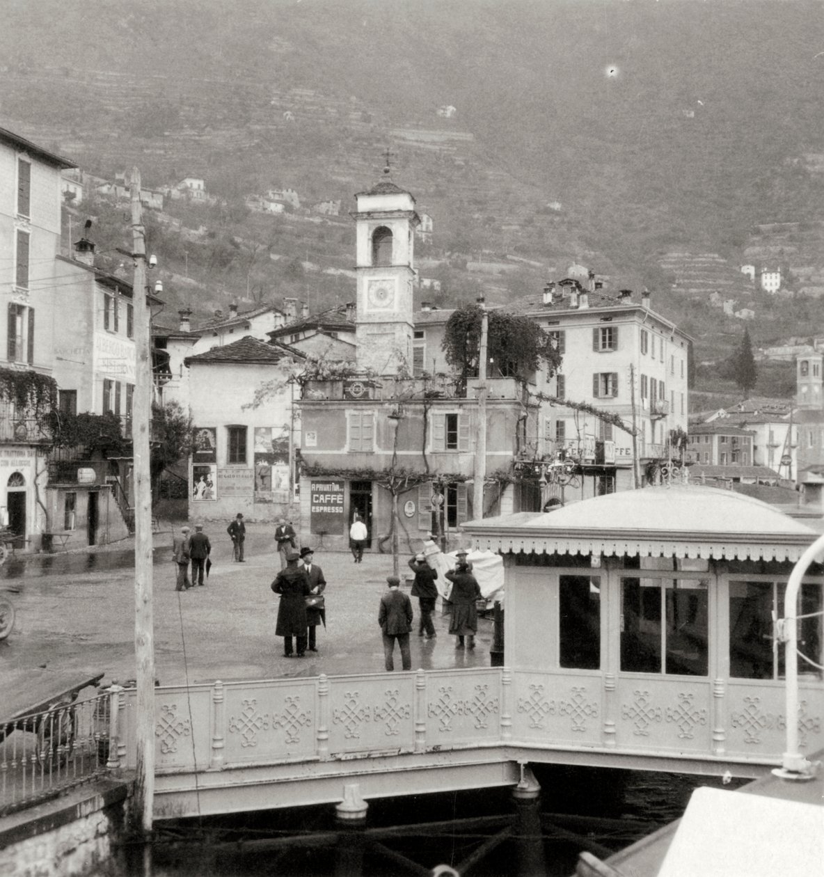 Utsikt over Moltrasio ved bredden av Comosjøen, Italia, 1900-tallet av Unbekannt
