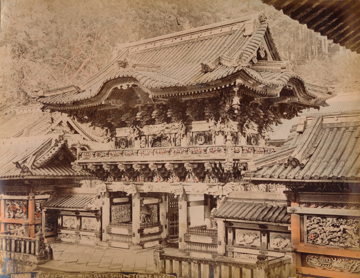 Utsikt over Yomeimon-porten - Shinto Temple Nikko, c1890-1900 av Unbekannt