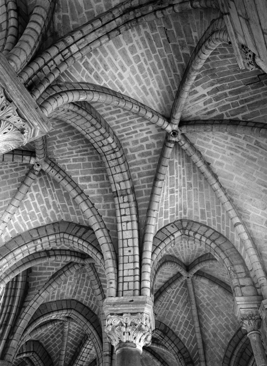 Bilag fra ambulatoriet. Innvendig utsikt over Saint Denis-basilikaen i Saint-Denis, Seine Saint Denis, Ile de France. Fotografering. av Unbekannt