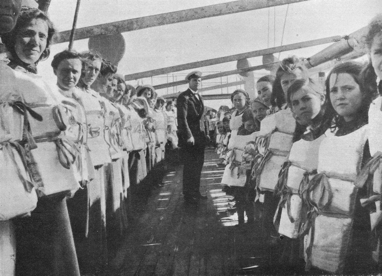 Livbeltebore fra krigstid om bord på en havforing, 1915 av Unbekannt