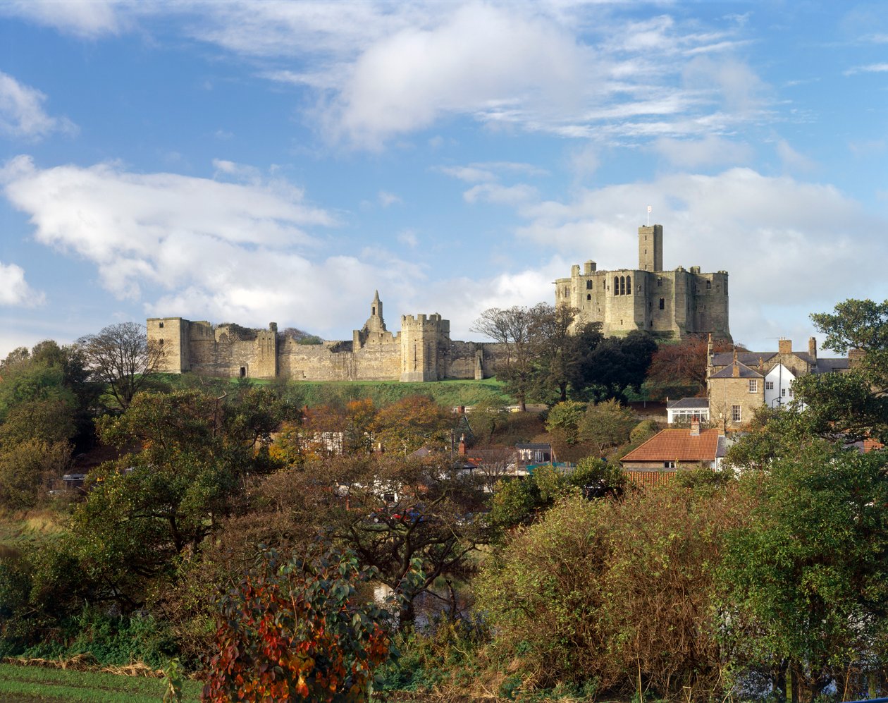 Warkworth Castle, c1990-2010   1208338   no       norwegian Successfully Translated  Original: Portrait of Empress Catherine II (1729-1796) par Rokotov, Fyodor Stepanovich (1735-1808). Oil on canvas, Second Half of the 18th cen., State A. Radishchev Art Mu av Unbekannt