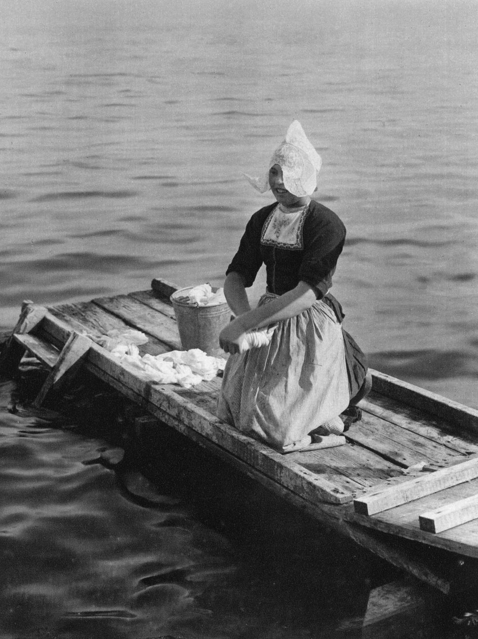 Vasking i Zuider Zee, Volendam, Nederland, c1934 av Unbekannt