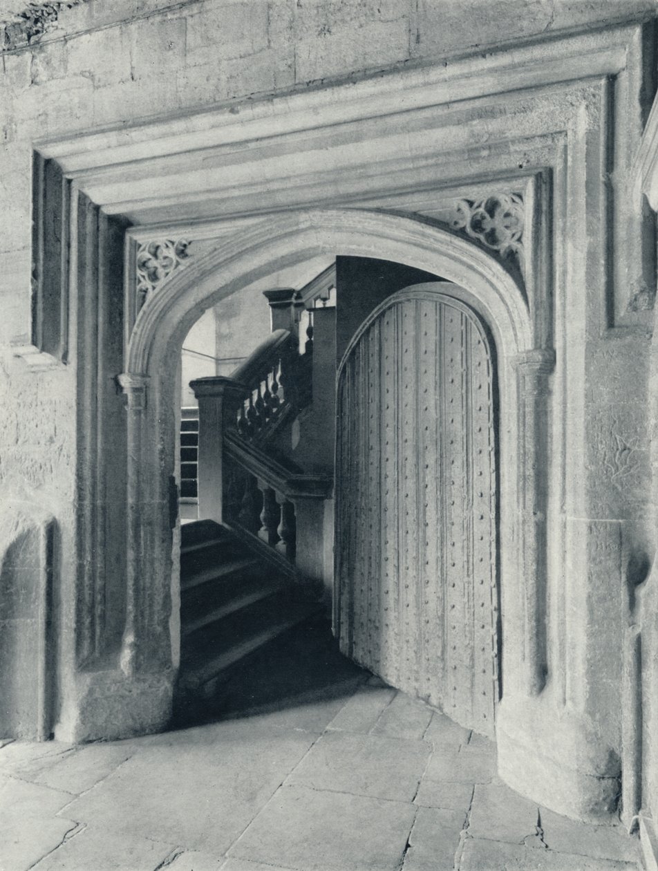Waynfletes North Door, med trappen fra det syttende århundre til Upper School og Antechapel, 1926 av Unbekannt