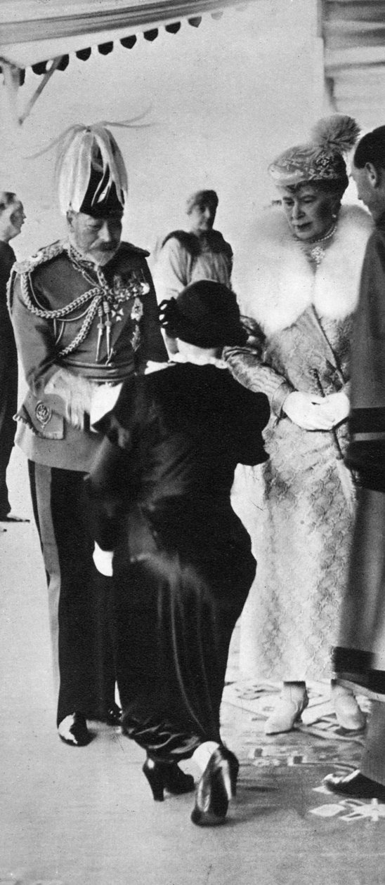 Vest-London-ordførere og ordførerinner presentert for kongen, Kensington, 1935, 1936 av Unbekannt