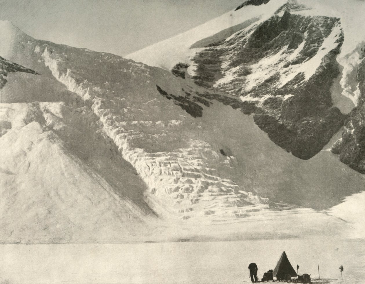 Western Partys leir 28. desember under en hengende isbre ved katedralklippene, 1909 av Unbekannt