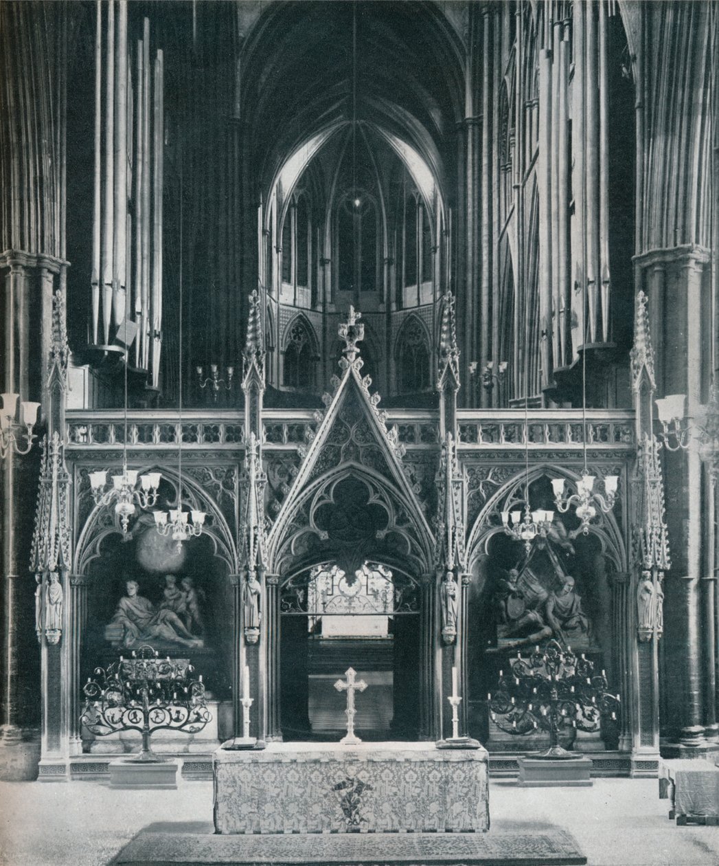 Westminster Abbey, London, viser Benno Elkans gamle testamente og kandelaber fra Det nye testamente, c1942 av Unbekannt