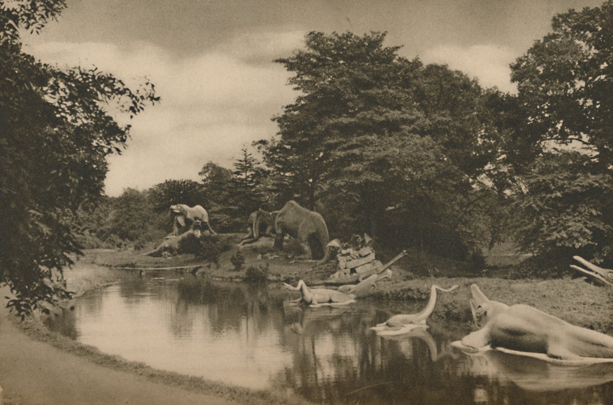 Der forhistoriens dyr lurer ved innsjøen på palassområdet, c1935. av Unbekannt