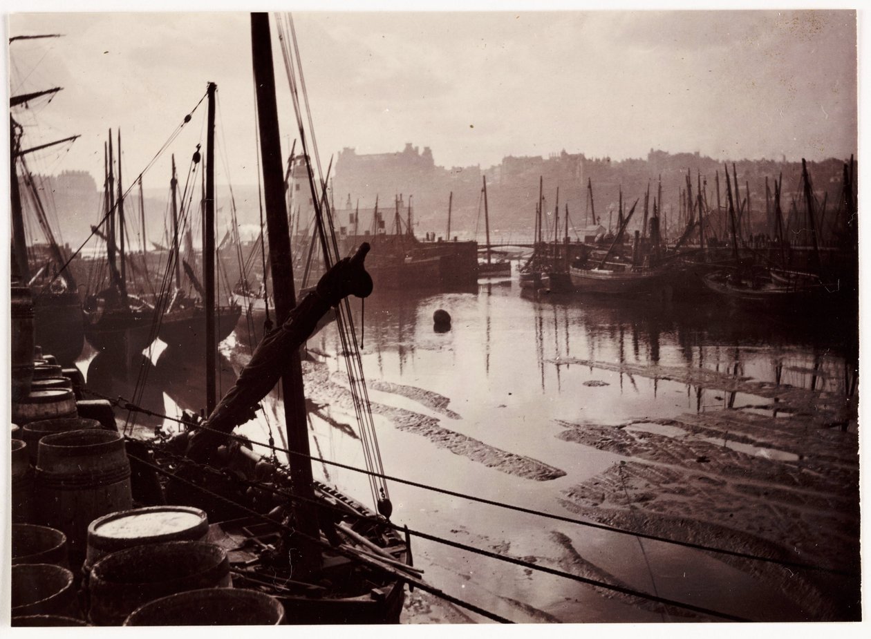 Whitby havn ved lavvann, ca 1905 av Unbekannt