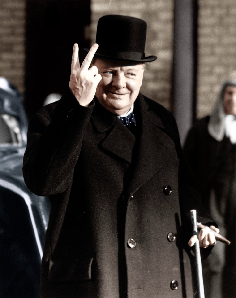 Winston Churchill lager sitt berømte V for Victory-tegn, 1942 av Unbekannt