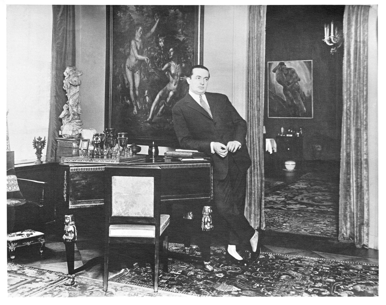 Wolfgang Gurlitt i studiet av galleriet hans ved Potsdamer Strasse, Berlin, ca. 1925. av Unbekannt