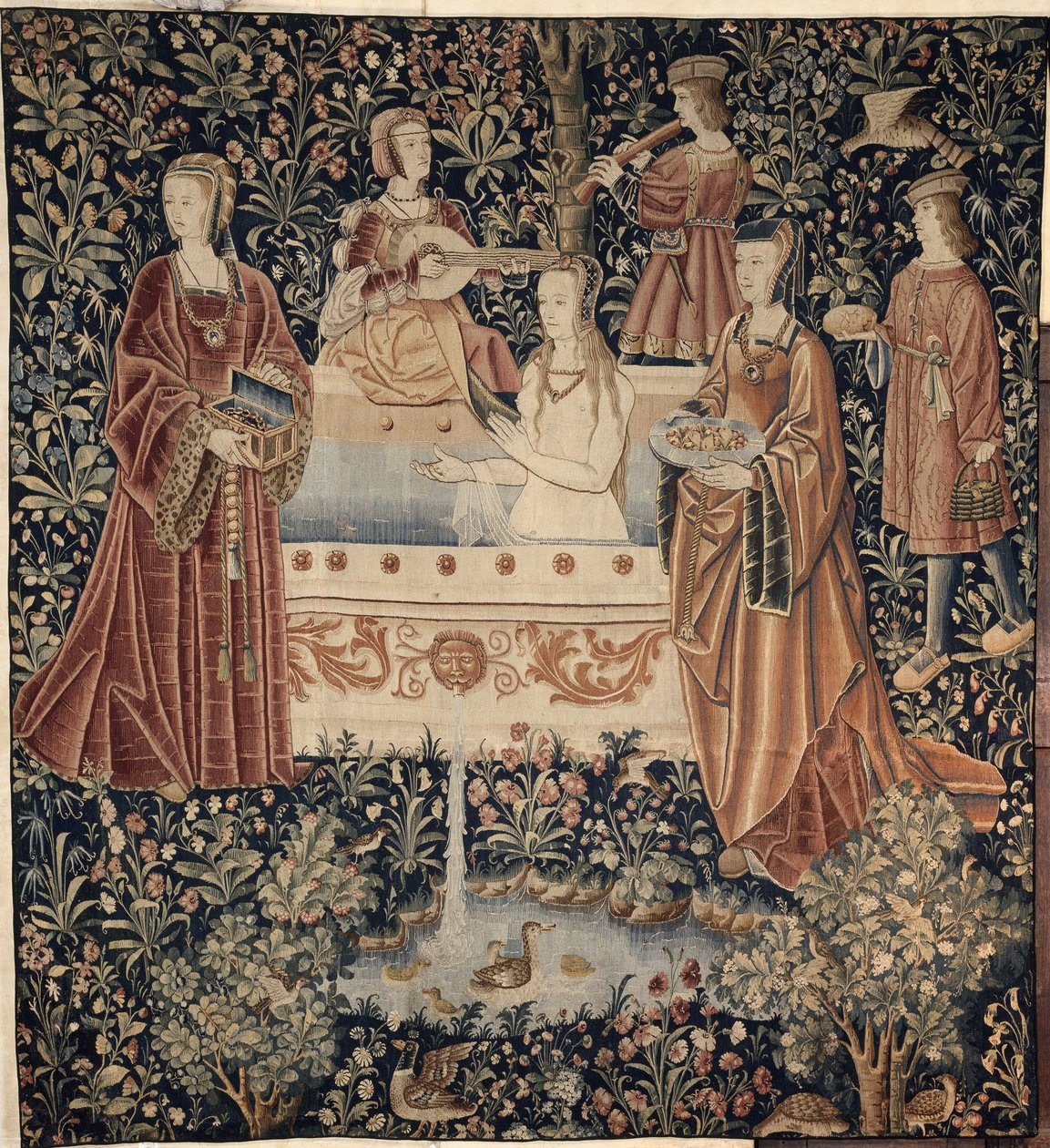 Kvinne bader omgitt av Attendants Tapestry-serien La Vie Seigneuriale, ca. 1500 av Unbekannt