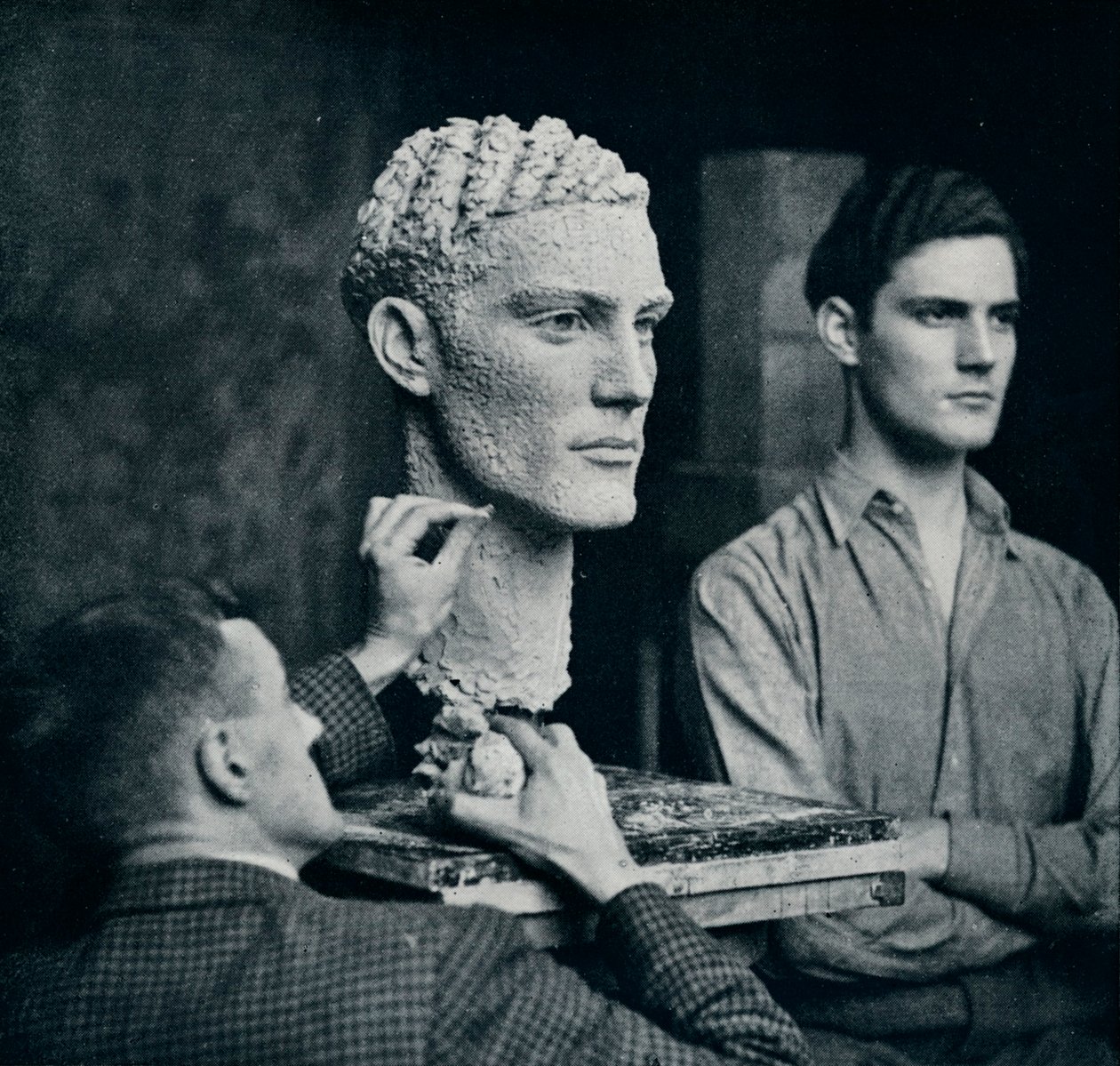 Arbeider med et portrett av Mr. Duncan Guthrie, c1935 av Unbekannt
