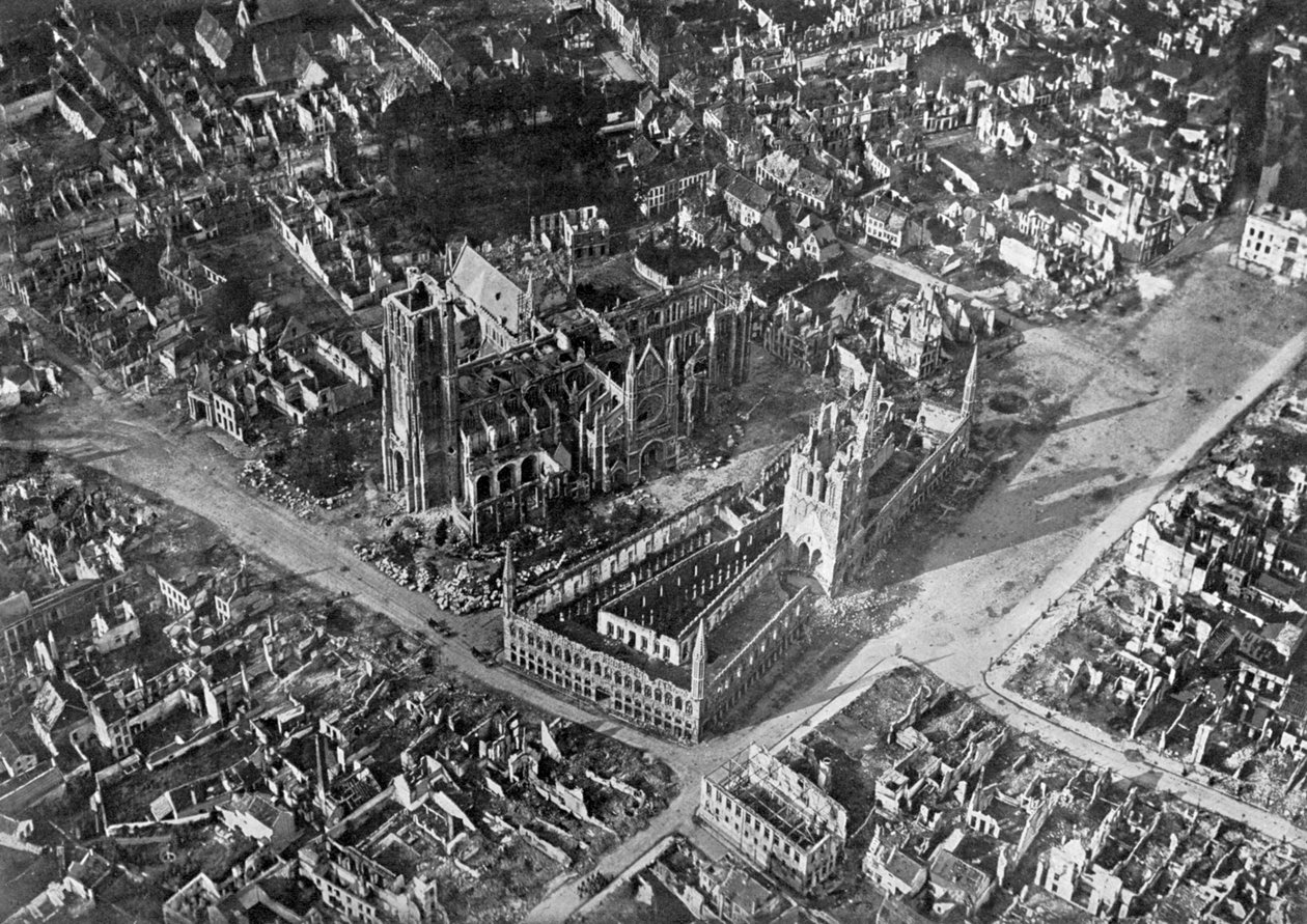 Ypres etter tysk bombardement, første verdenskrig, 1914-1918, c1920 av Unbekannt
