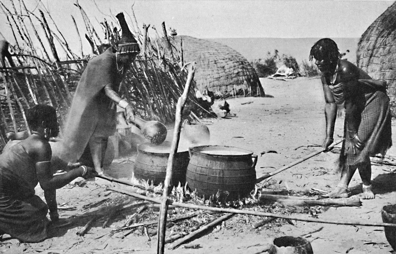 Zulu-koner som brygger alkoholøl, Natal, 1912 av Unbekannt