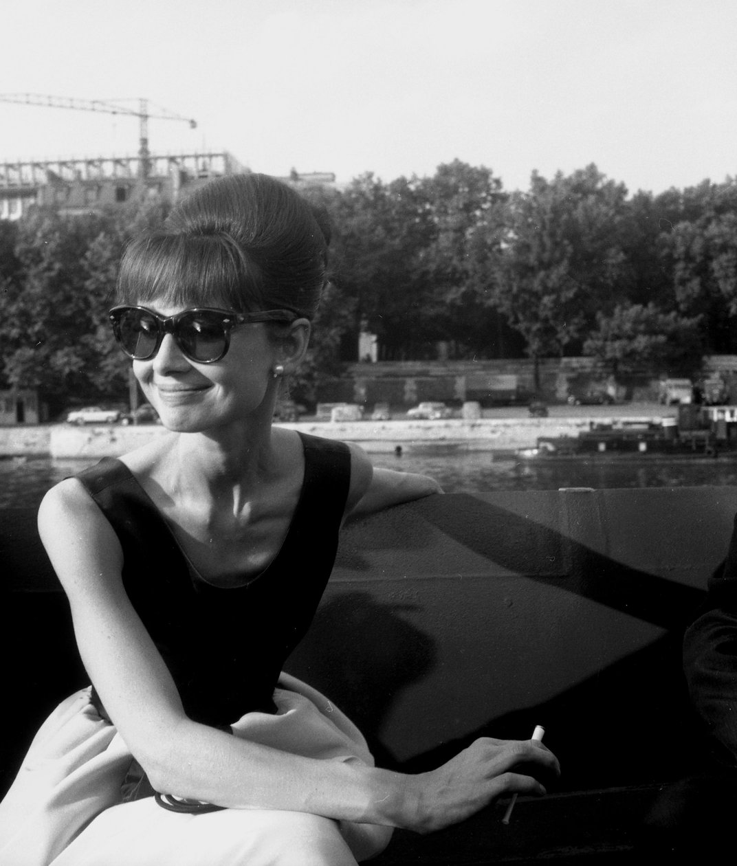 Skuespiller Audrey Hepburn på settefilmen Paris "Paris When It Sizzles" 13. juli 1962 av Unbekannt Unbekannt