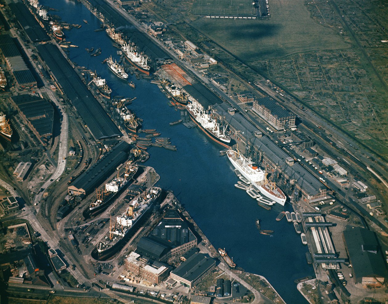 Luftfoto av Royal Albert Docks, åpnet i 1880 av Unbekannt Unbekannt