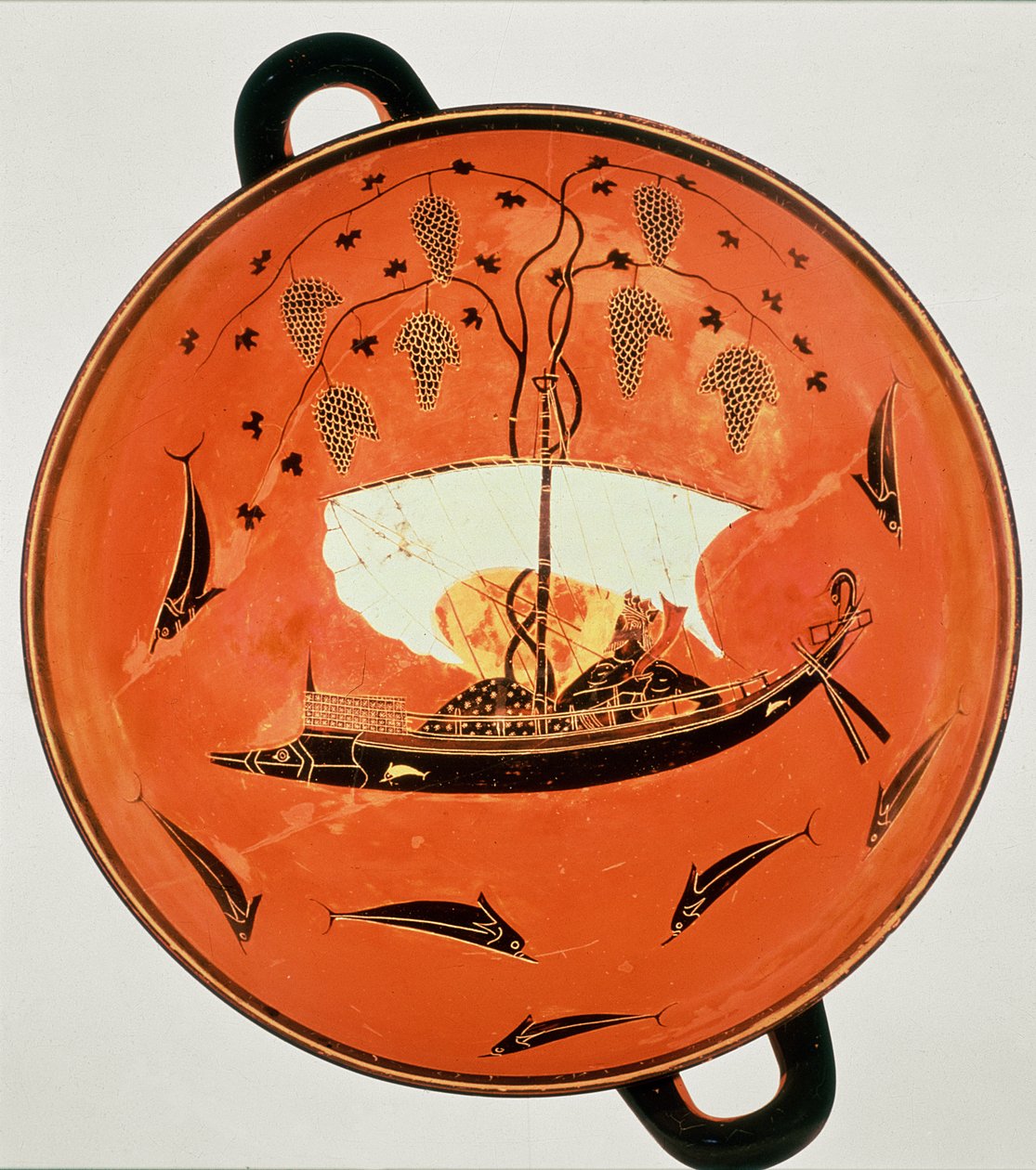 Svartfigur kylix, sett fra innsiden som viser Dionysos i en båt med en vinranke, Exekias, Sirenemaler, 600-tallet f.Kr. av Unbekannt Unbekannt