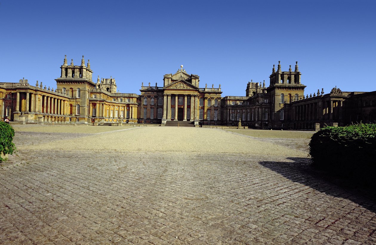Blenheim Palace, utvendig utsikt, bygget av John Vanbrugh, (1664-1726) og Nicholas Hawksmoor, (1661-1736) mellom 1705 og 1722, Oxfordshire, Storbritannia av Unbekannt Unbekannt
