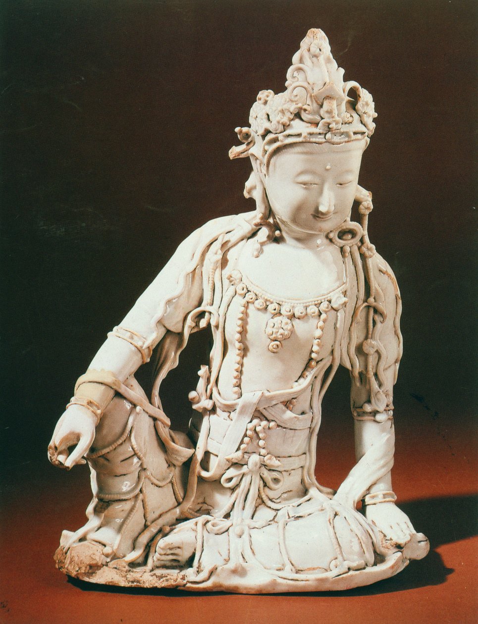 Ching-te-Chen hvitglasert figur av Arolo Kites Vara, Yuan-dynastiet, slutten av 1200-begynnelsen av 1300-tallet av Unbekannt Unbekannt