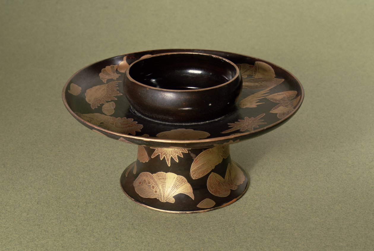 Koppstativ med Nashiji-dekor (teknikk der uregelmessig formede og adskilte biter av gullfolie ligger under overflaten), japansk, 1800-tallet av Unbekannt Unbekannt
