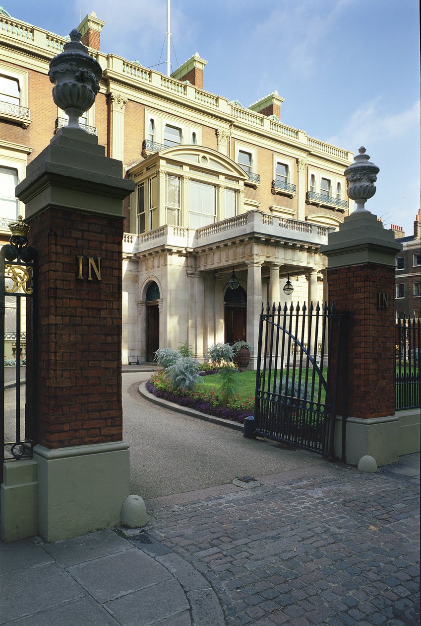 Utvendig utsikt over inngangen til Hertford House, Manchester Square, London av Unbekannt Unbekannt