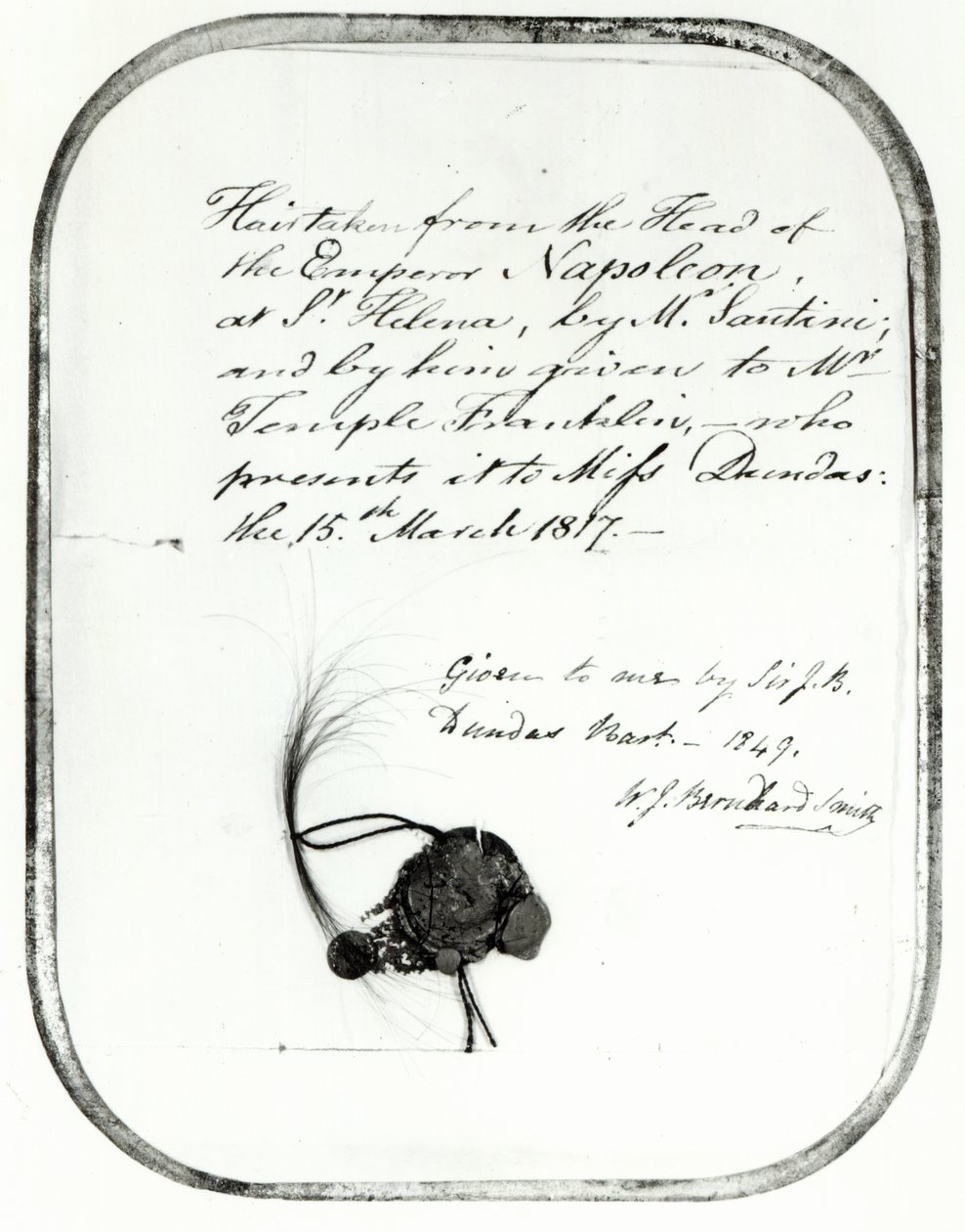 Hår kuttet fra hodet til keiser Napoleon av Giovanni Natale Santini og gitt av ham til William Temple Franklin, 1816 (hår) av Unbekannt Unbekannt
