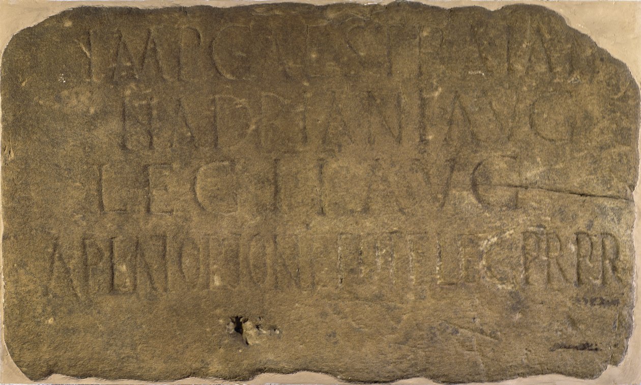 Inskripsjon fra milecastle 38 på Hadrians Wall, som registrerer bygningen av milecastle av 2nd Legion Augusta, 122-125 A.D. av Unbekannt Unbekannt