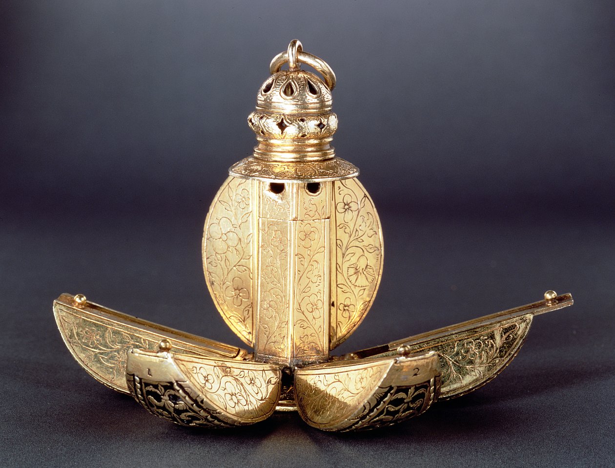 Pomander med fire åpne rom som brukes til å holde parfymer eller andre aromatiske stoffer, sølvforgylt, trolig engelsk ca. 1580 av Unbekannt Unbekannt