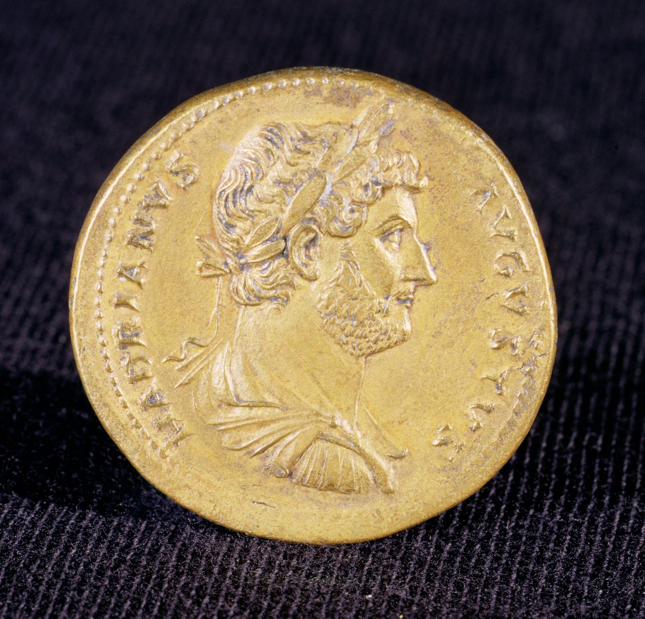 Sestertius av Hadrian fra Newcastle Upon Tyne, 132 A.D. Viser byste av Hadrian som en seirende kommandør av Unbekannt Unbekannt
