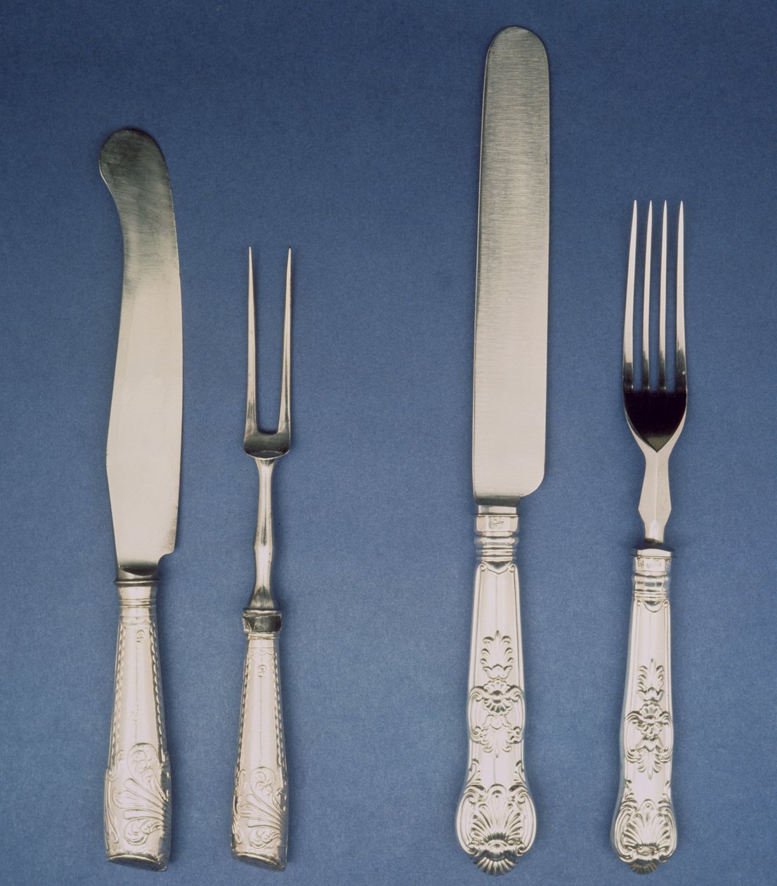 Sølv kniv og gaffel, Sheffield, ca. 1780 og senere versjon 1835, av Atkin og Oxley av Unbekannt Unbekannt