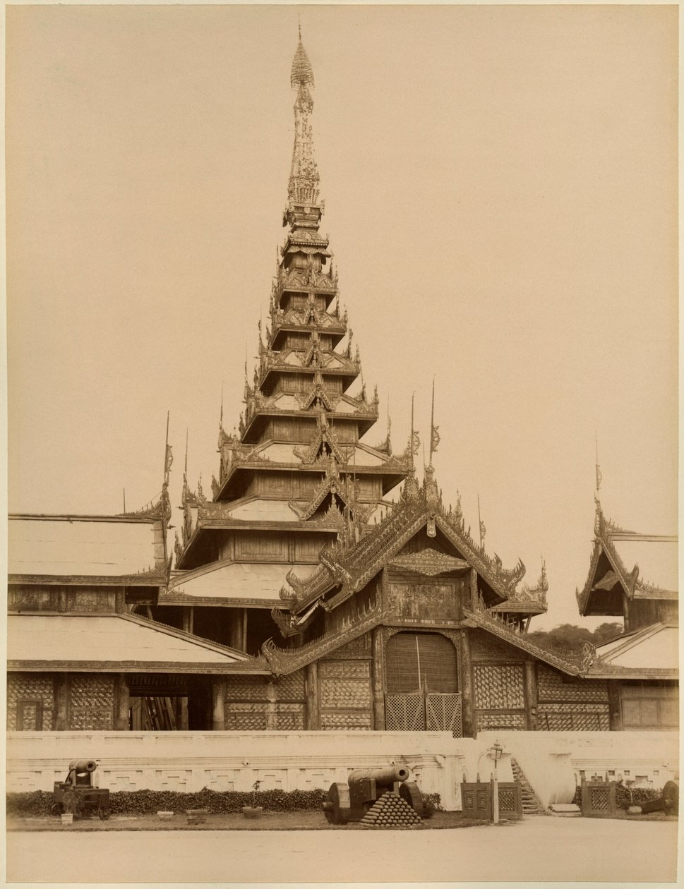 Myei-nan eller Main Audience Hall i palasset i Mandalay, Burma, sent på 1800-tallet (albumintrykk) av Unbekannt Unbekannt