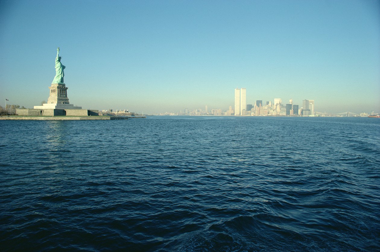 Utsikt over Frihetsgudinnen og den sørlige enden av Manhattan Island av Unbekannt Unbekannt