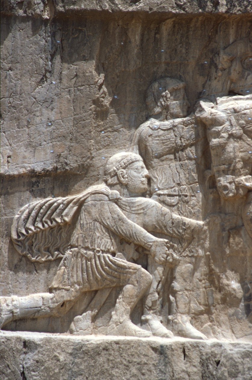 Detalj av den romerske keiseren Filip den araber som kneler foran Shapur II, Naqsh-e Rostam av Unbekannt Unbekannt