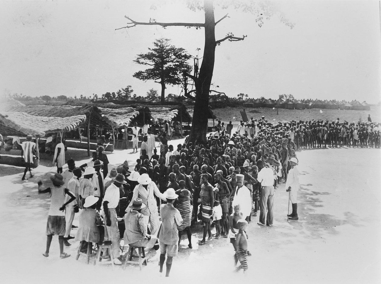 Utendørsvaksinasjon i Elfenbenskysten, ca. 1920-30 av Unbekannt Unbekannt