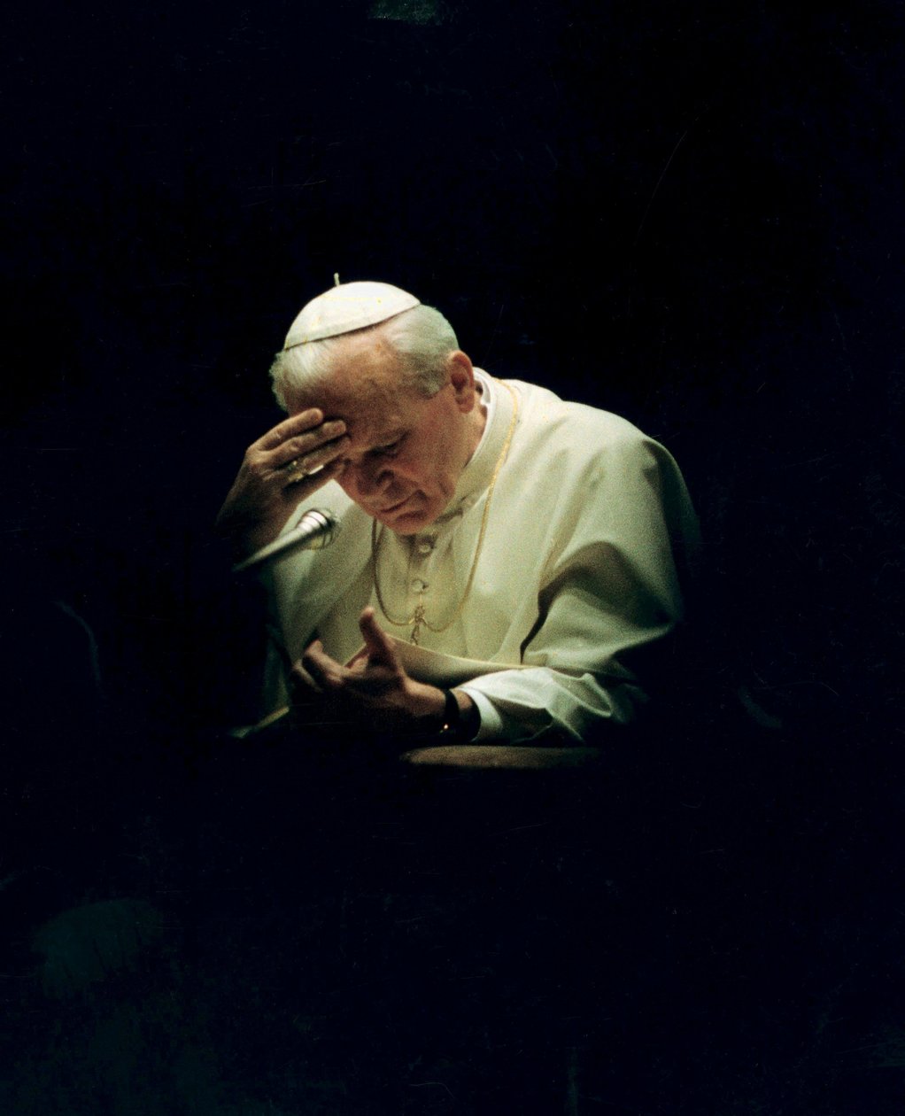 Pave Johannes Paul II leser en bønn av Unbekannt Unbekannt