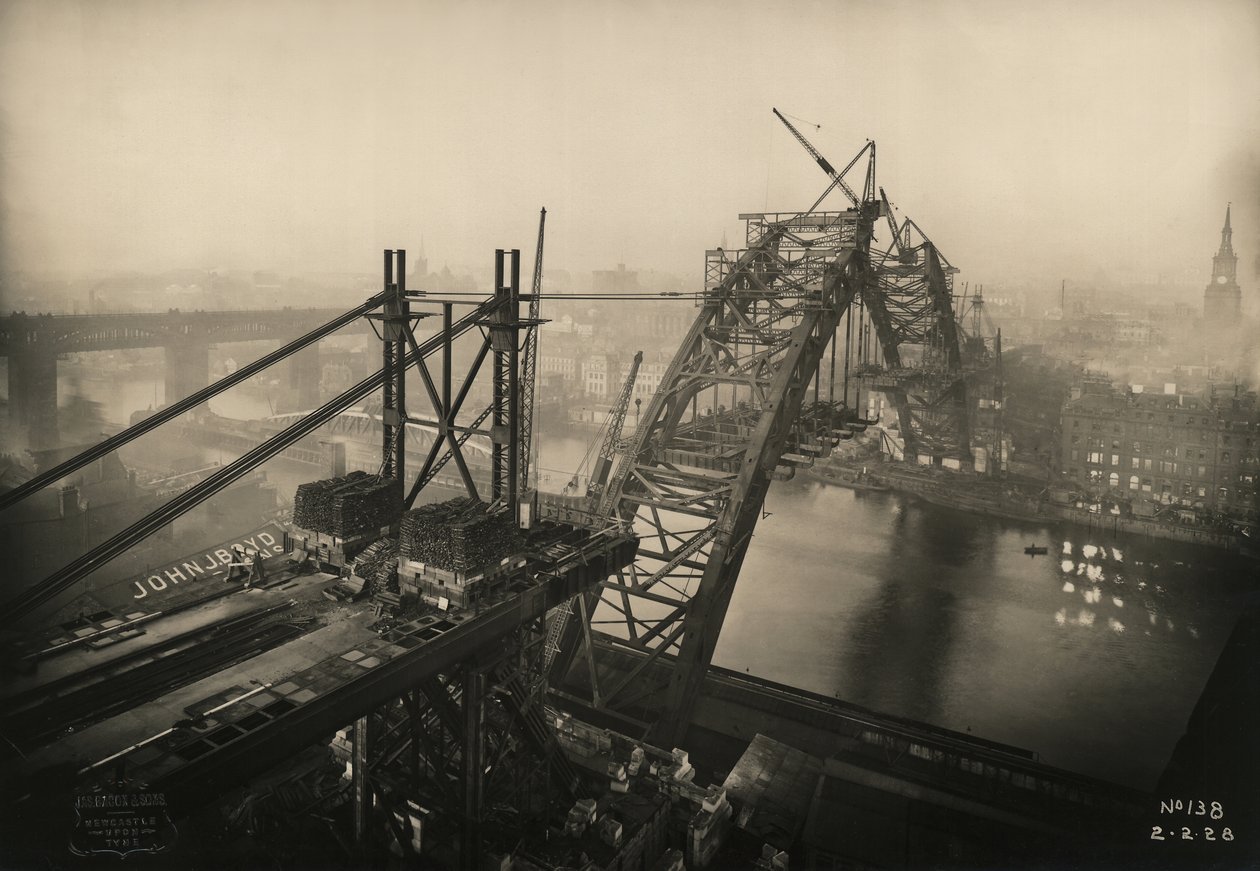 Utsikt over fremdriften med Tyne Bridge, som viser at de to halvdelene kommer nærmere hverandre, 2. februar 1928 av Unbekannt Unbekannt