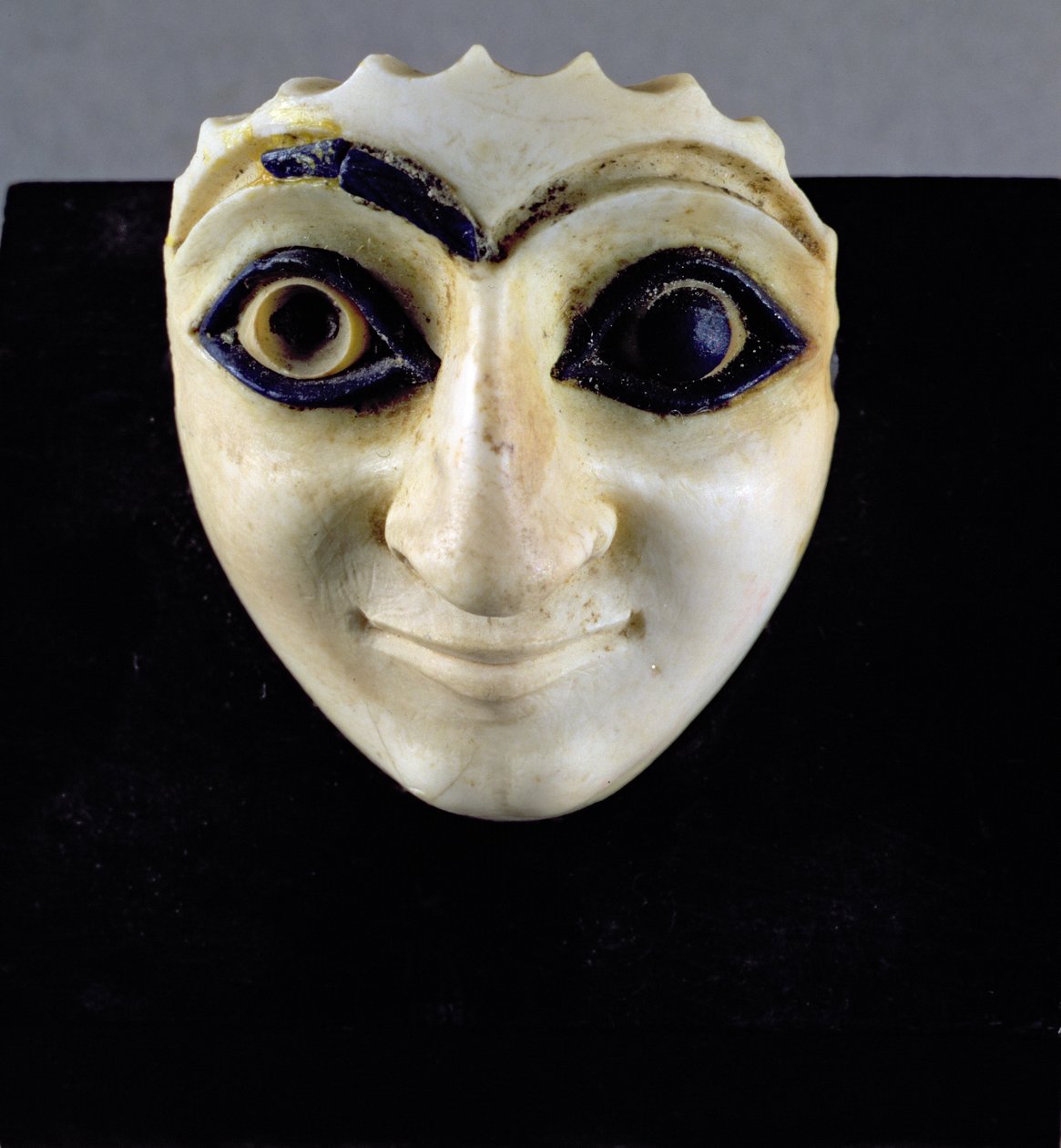 Et hode av en figur fra Temple of Nini-zaza, Mari, 2600 f.Kr. (alabaster og lapis lazuli) av Unbekannt