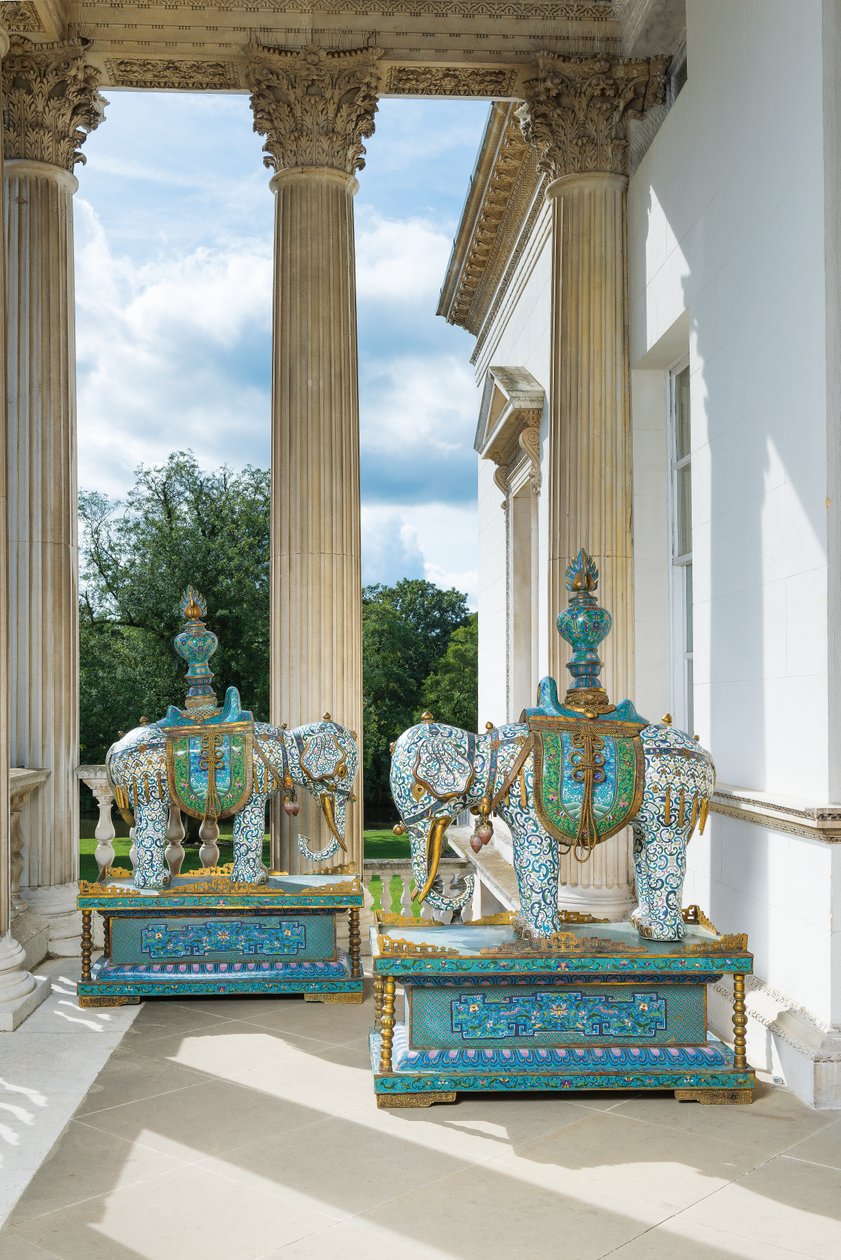 Et par store kinesiske Cloisonne-emaljeelefanter på stativ, ca. 1900 (Cloisonne Enamel) av Unbekannter Künstler
