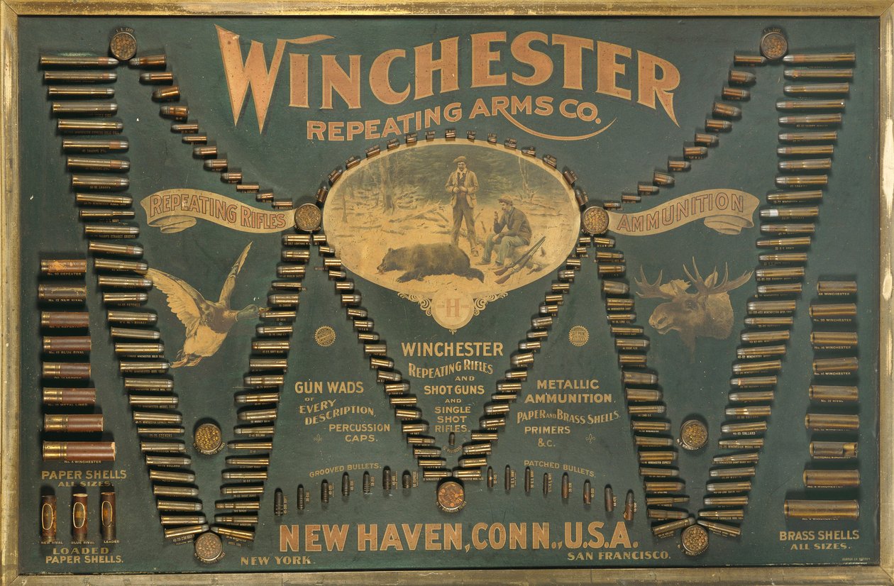 Et Winchester Cartridge-displaytavle, med et omfattende utvalg av metalliske, messing- og papirhylster-gevær- og skuddpatroner arrangert i form av en utvidet "W" av Unbekannt