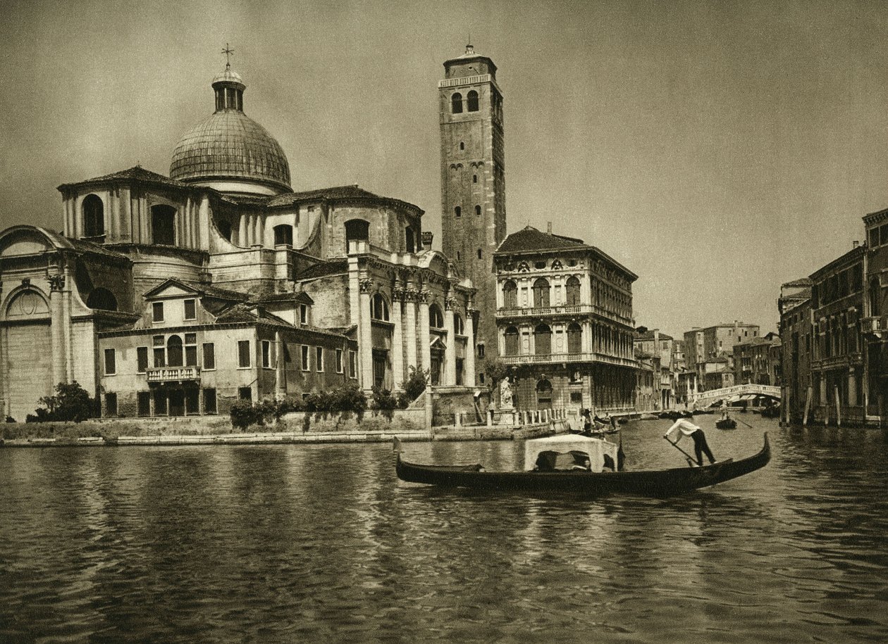 En gondol i Canal Grande overfor Church of Saint Jeremiah (San geremia) i nabolaget Cannaregio. Venezia-fotografi av Wilhelm Bode av Unbekannt
