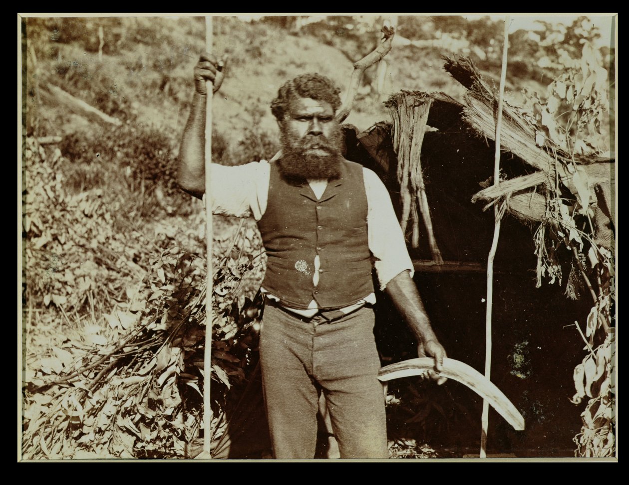 Aborigine med en Boomerang, ca. 1860-tallet (sepia-bilde) av Unbekannt