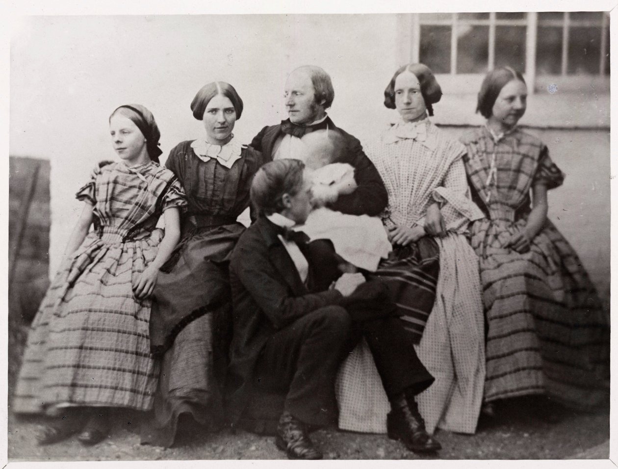 Alexander Parkes, engelsk oppfinner og kjemiker, med sin familie, ca 1870 av Unbekannt