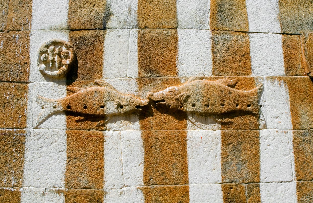 Basrelieff av to fisker på innhegning av Gomateshwara-statuen (bilde) av Unbekannt