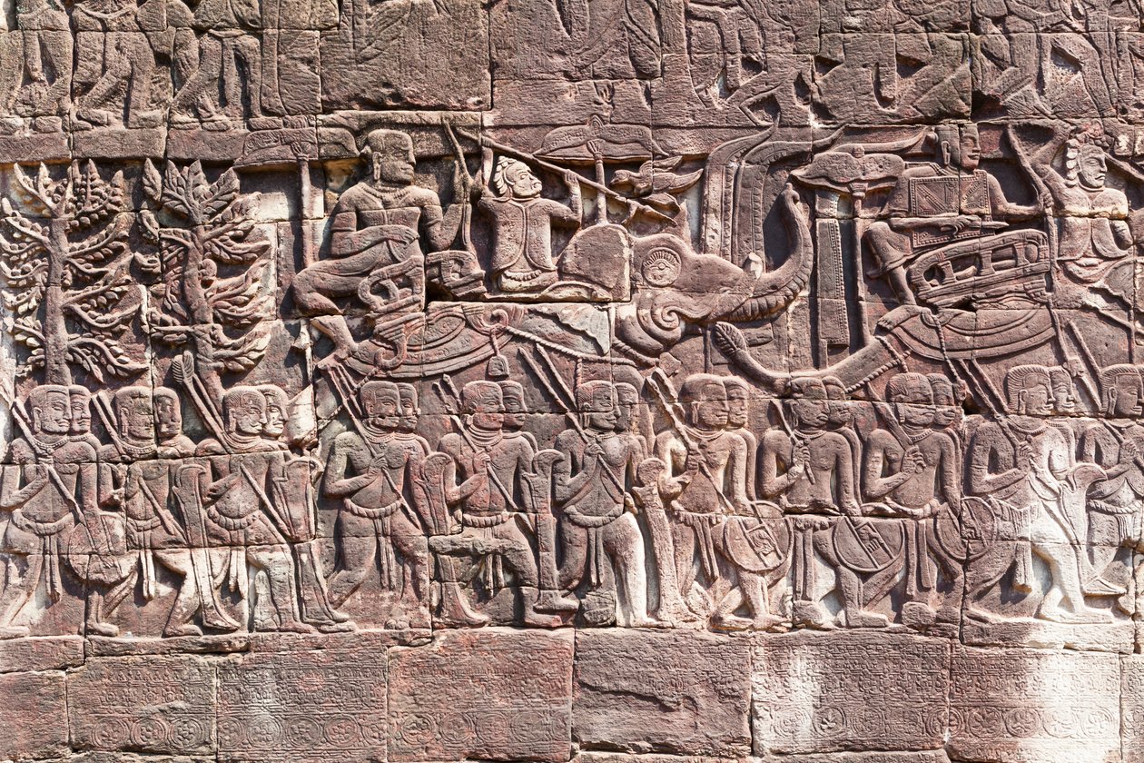Basrelieffer på vestsiden av Bayon-tempelet som viser Khmer-soldater som marsjerer, Angkor arkeologiske område, Kambodsja (bilde) av Unbekannter Künstler