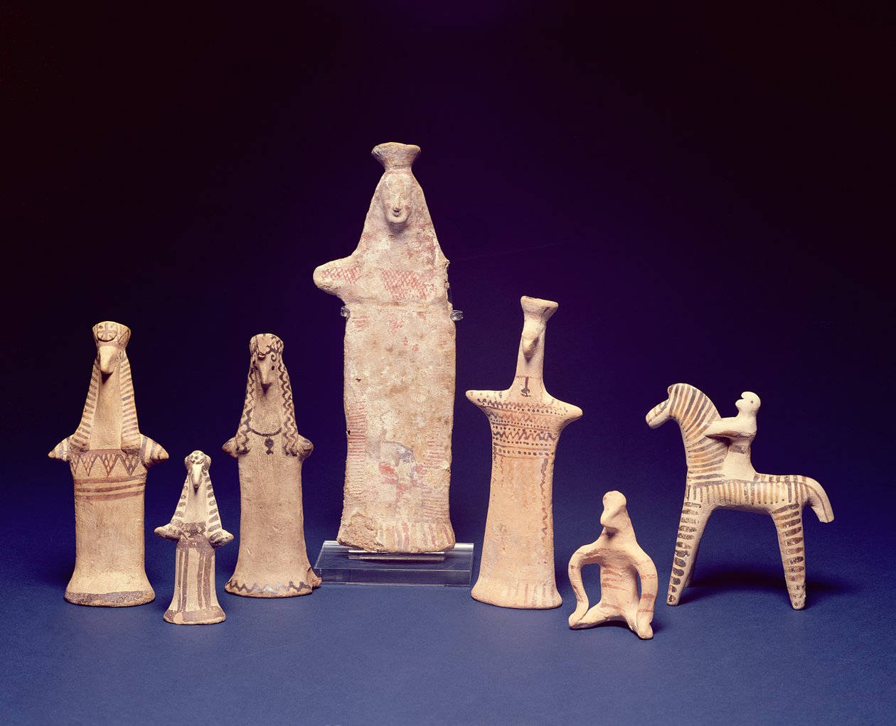Boeotian Group: Stående, hukende figurer og en rytter, ca. 600-550 f.Kr. (malt terrakotta) av Unbekannt