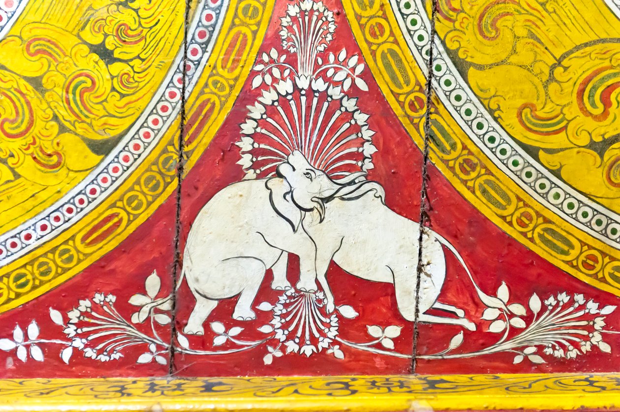 buddhistisk maleri på tre; optisk illusjon; elefant og ku med bare ett hode; Dowa tempel; stein tempel; Bandarawela; Badulla-provinsen; Uva-provinsen; Sri Lanka; Asia av Unbekannt