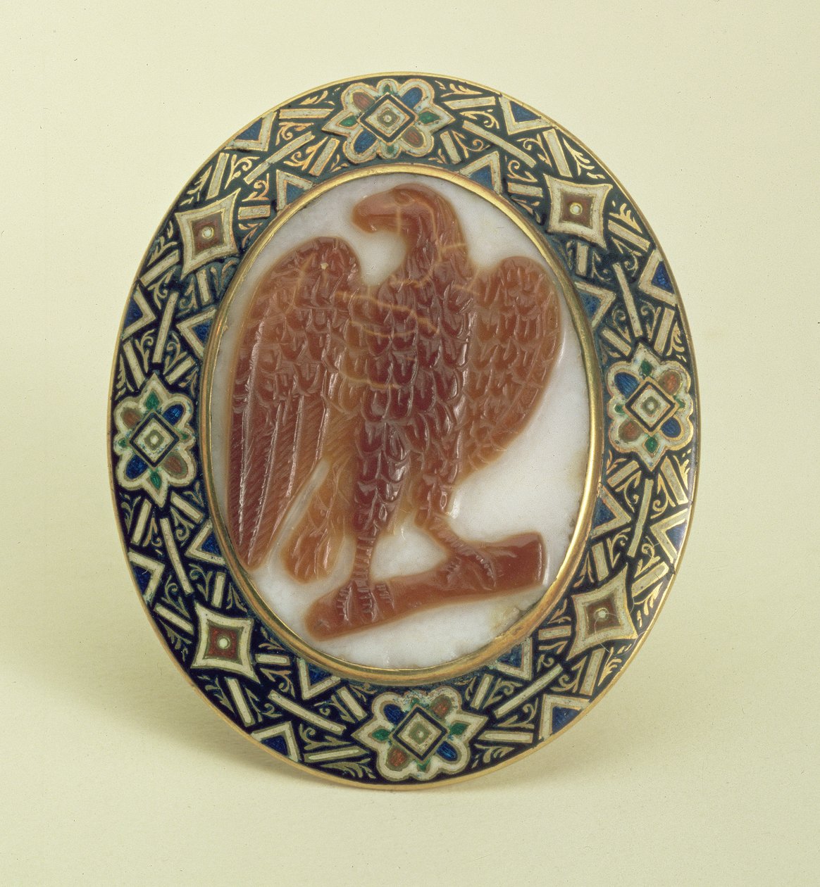 Kameo av en ørn på en gren, siciliansk, ca. 1240 (sardonyx) av Unbekannt