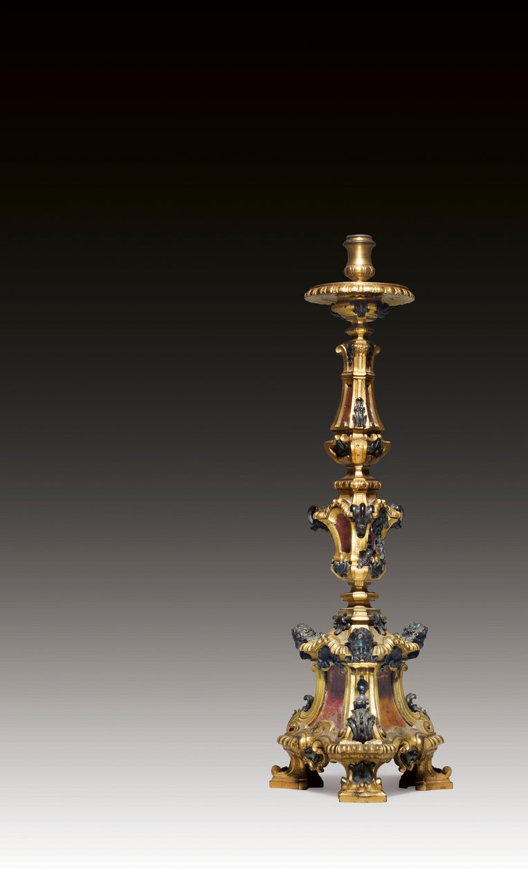 Lysestake med amormasker og byster på rullefot, Roma, ca. 1700 av Unbekannt